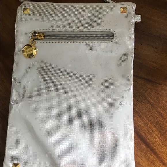 Yuma Bella white pearl-opalescent wristlet - Picture 7 of 8